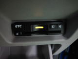 ETC付。高速道路の料金所はキャッシュレスで通過です。サービスエリア等にあるスマートインターの出入りも利用可能でとっても便利。ご納車後すぐにお使い頂けるようセットアップしてのお渡しとなります。