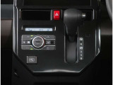【オートエアコン】1年中快適な室内を提供!車内温度を設定すると、風量を自動で調整してくれます。