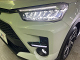 【シーケンシャルターンランプ付きLEDヘッドライト】人気の『流れるウィンカー』付きのLEDヘッドライトを装備♪高級感はもちろん、点灯時は存在感たっぷりで他車からも認識されやすく安心です。