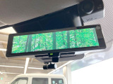 【インテリジェントルームミラー】後席の大きな荷物や同乗者で後方が確認しづらい時でも安心!カメラが撮影した車両後方の映像をルームミラー内に表示。クリアな視界で状況の確認が可能です!