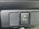 コーナーセンサーを車の前後に装備。障害物までの距離に応じて警告音を変えてお知らせ。縦列駐車時や駐車場・車庫などでの取り回しをサポートします。詳細は販売店スタッフまでおたずねください。