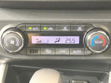 【オートエアコン】一度お好みの温度に設定すれば、車内の温度を検知し風量や温度を自動で調整。暑い&hellip;寒い&hellip;と何度もスイッチ操作をする必要はありません。快適な車内空間には必須の機能ですね♪