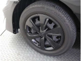 かっこいいホイールですね。 車のイメージを大きく左右するホイール部分はコダワリを持ちたいですね。