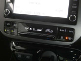 【オートエアコン】車内温度を感知して自動で温度調整をしてくれるのでいつでも快適な車内空間を創り上げます!どの席に座っても快適なドライブが楽しめます♪