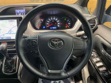 【純正革巻きステアリング】上質な革を使用することで、手にしっかり馴染みとても運転しやすいハンドルです♪