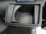 カップホルダーは運転席や助手席からちょうど手の届く位置です!!