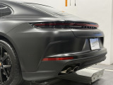 オプション:PORSCHE ロゴ(ハイグロス ブラック)、サイドウインドウ トリム(ハイグロス ブラック)