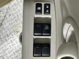 【パワーウインドウ】運転席のスイッチで、各席の窓ガラスの開閉ができます!あると便利ですよね!