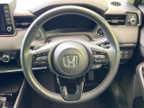 インテリアに合わせたデザインのステアリングは、運転される方のことも考え、運転しやすい形状、大きさです。是非一度、実際に触ってお確かめください。