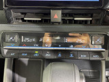 【左右独立温度コントロール式フルオートエアコン(DUAL/SYNC)】運転席側と助手席側でそれぞれ自由に温度設定ができ、快適な風量やモードなどを自動調整します!