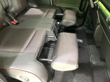 【オットマン付セカンドシート】足を延ばしてリラックスしたいときに便利なオットマン!ロングドライブや仮眠の際にもゆったり快適にお過ごしいただけます♪