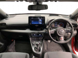 シンプルながら機能性あふれる運転席廻りです。視界性もよく、運転しやすいですよ。