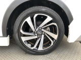 純正17インチアルミ!タイヤサイズは195/60R17です