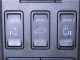 両側電動スライドドアを装備しております。