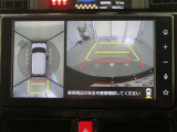 パノラミックビューモニター付きです。車両を上から見たような映像をディスプレイオーディオ画面に表示。運転席からの目視だけでは見にくい、車両周辺の状況をリアルタイムでしっかり確認できます。