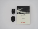 キーを取り出さずにドアを施錠&解錠。クルマの始動も可能です。