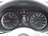 【メーターパネル】素早く車の情報が読み取れる、視認性に優れたシンプルなデザインのメーターパネルです。