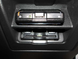 ETC車載器もビルトインタイプで取り付けられておりますので、高速道路の料金所をストレスなく通過して頂けます♪最近ではマストのアイテムですね!