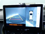 【バックカメラ】バックカメラ装着車です。バックする時に、後方の様子をナビ画面に表示します!慣れない駐車場での駐車や、せまい場所での車庫入れの時も、安全確認OK!思いがけずコツン!なんて事も防げますヨ