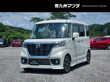 中古車専門再生工場にて熟練専任スタッフが丁寧に清掃、仕上げを実施しております。また、お客様に安心してご検討いただける様、公取協が定める基準に基づき車両検査を実施し、車両状態評価証を発行しております。