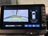 リバースギアに入れるだけで後方の表示へ切り替わります。夜間や雨の日の駐車も楽になりますよ。