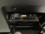 ETCがついています。高速道路の料金所の通過も楽々です!。カードの取り出しもしやすい場所についています。