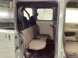 乗車人数や荷物の量、車内での過ごし方に合わせて、シートのレイアウトを変更できます。