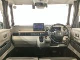 【前方視界】開放的な前方視界!運転がしやすく疲れにくいです♪窓が大きく、見通しがとっても良いおクルマですよ♪