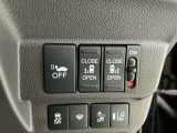 【両側パワースライドドア】両側がパワースライドドアになっており、運転席のスイッチやスマートキーでも開閉が可能です!開口部も広いので乗り降りも楽々♪