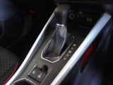 電動パーキングブレーキ・ブレーキホールドを装備してます。ホールド機能は信号待ちが多い一般道で疲労軽減になり、大好評です!
