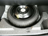 【応急用タイヤ】応急用タイヤが付属します。こちらもしっかりと点検してお渡しいたします。