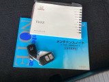 メンテナンスノート【整備記録簿】、取説も揃っています。スマートキーはバッグなどにしまったままボタン操作でエンジンの始動・停止ができて大変便利です。