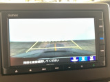 【バックカメラ】運転が苦手な方も車庫入れラクラクです!ギアをリバースに入れれば自動的に切り換わりますので、面倒な操作は不要です♪狭い駐車場もお車を傷つけず安心ですね!