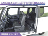 両側パワースライドドアなので、荷物で手がいっぱいの時でも無理なく開ける事が出来ます。