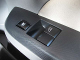 ビジネスカーでも快適装備は外せません。運転席&助手席はパワーウインドウです。(挟み込み防止機能付き)。