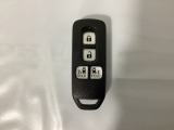 スマートキー付きですからドアロックの開閉およびエンジンスタートが楽々です。電動スライドドアの開け閉めもボタンで操作できます。