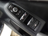 運転席から左右のドアミラーの開閉が可能です♪駐車場でのドアミラーの折り畳みが簡単です♪
