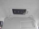ETC車載器は運転席頭上のサンバイザー裏に隠れて装着されております。カードの出し入れがし易くて便利です。