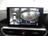 車両を上から見たような映像をナビ画面に表示するパノラミックビューモニターが付いています。