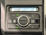 車内空調は&rdquo;AUTOエアコン&rdquo;にお任せ。運転に集中出来ますよ!