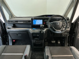 【前方視界】開放的な前方視界!運転がしやすく疲れにくいです♪窓が大きく、見通しがとっても良いおクルマですよ♪