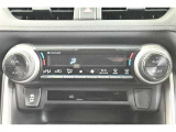 左右独立温度コントロールフルオートエアコンです。運転席、助手席それぞれで独立して温度設定ができます。冷え性の方が乗っても安心ですね♪