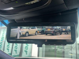 【デジタルインナーミラー(トヨタ)】車両後方カメラの映像をルームミラーに映すことが出来ます。 そのため、後席に人や荷物があって後方が見えづらい場合でもしっかり視界を確保することが出来ます。