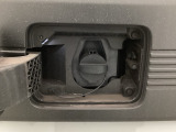 ★充電ソケット★充電口はフロントグリル部に配置。充電器とつないでも充電ケーブルがドアの前を通りにくくなります。センターピラーレスの足元もスッキリだから、積み降ろしや乗降をスムーズに行うことができます♪