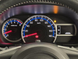 【メーターまわり】ドライバーから見やすい位置にあって安全運転に寄与します。メーターも見やすくてシンプルなデザインになっております。