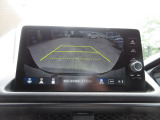 バックカメラの画像です。ガイドラインがスムースな車庫入れをサポートいたします。車庫入れの安心感がアップしますね。