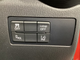 運転席脇のクラスタースイッチ部分にはアイドリングストップOFF、DSC(横滑り防止装置)OFF、その他安全装備系スイッチを集中配置しております。