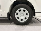 タイヤサイズは(195/80R15)でスチールホイールです!