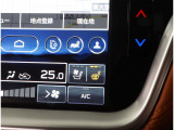 運転席、助手席にはシートヒーター機能を装備!電熱線を使用した暖房ですので、寒い季節や雨などで急に体が冷えてしまったとき等に便利で快適な機能です!