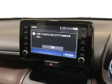 【8インチディスプレイオーディオ】各種オーディオ機能とスマホ連携機能を搭載しています。ナビキットは装着されていません。機能の詳細につきましては、展示店舗までお尋ねください。